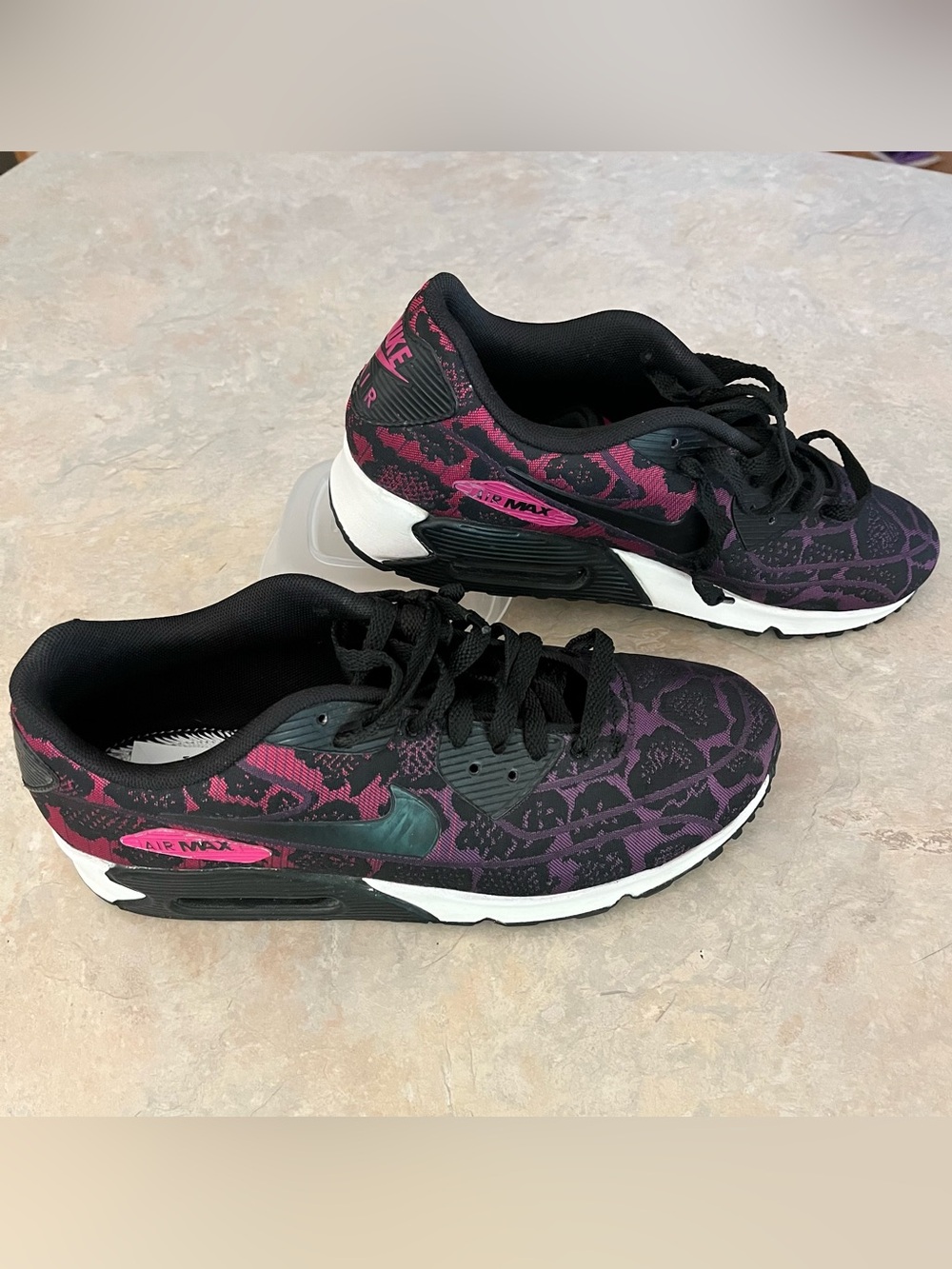 Nike Air Max 90
Jacquard Women's 10 
Running Mulberry
Fuchsia Cheetah 749326-500